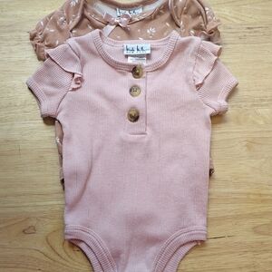 Nicole Miller Light Pink Ribbed Short-Sleeve Baby One-Piece with Wooden Buttons